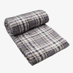 Plaid-pile-Anastasia-dis11